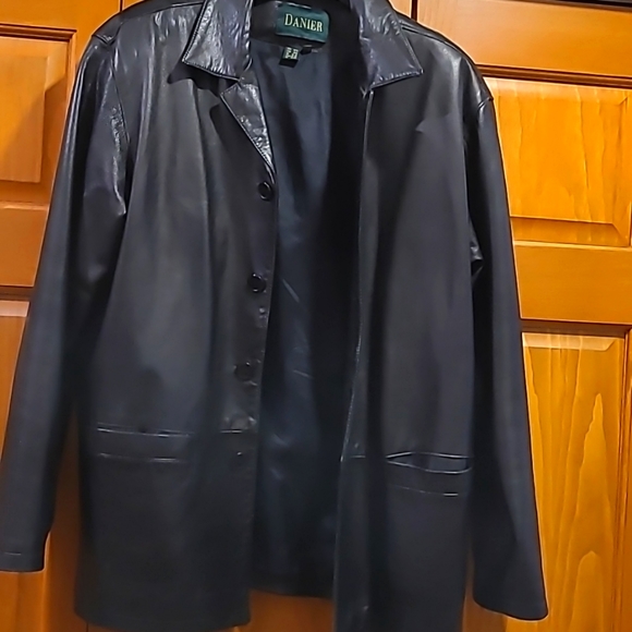 Men's Danier  Leather jacket.  Size M - Picture 1 of 6